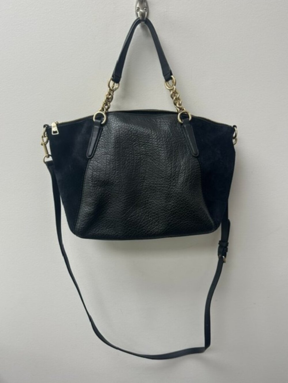 COACH Small Black Kelsey in Pebbled leather and Gold Hardware - great condition! - Picture 3 of 8